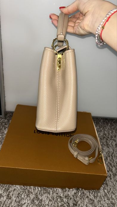 Geanta Louis Vuitton Capucines piele naturala pe stoc
