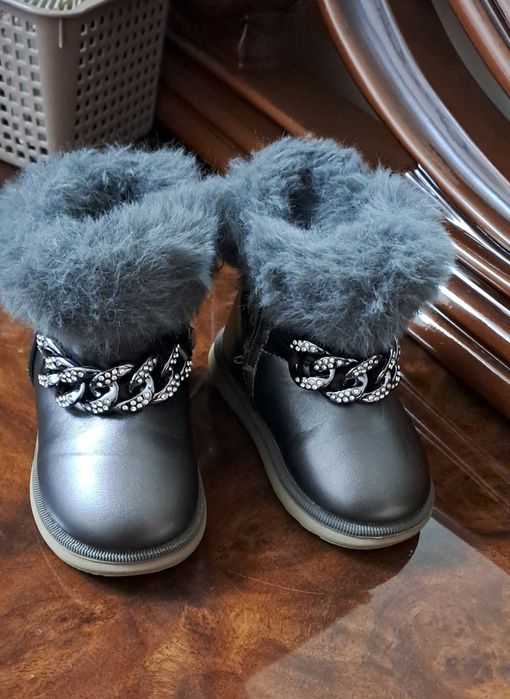 Продаётся обувь для девочек