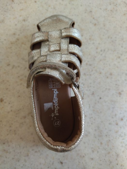 Продаю обувь для девочек