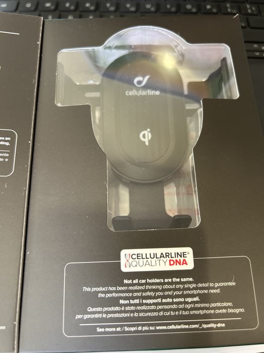 Стойка кола с безжично зарядно