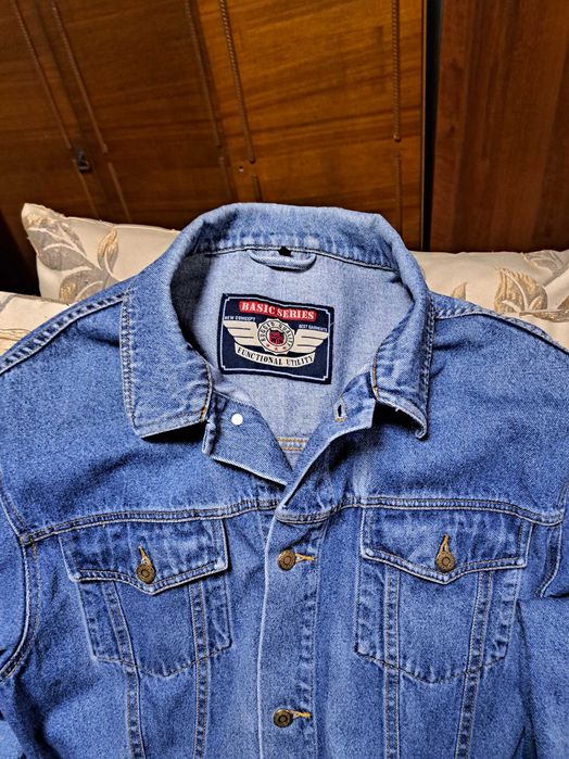 продам джинсовую куртку