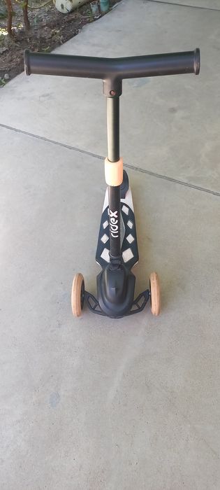 Продается детский самокат.