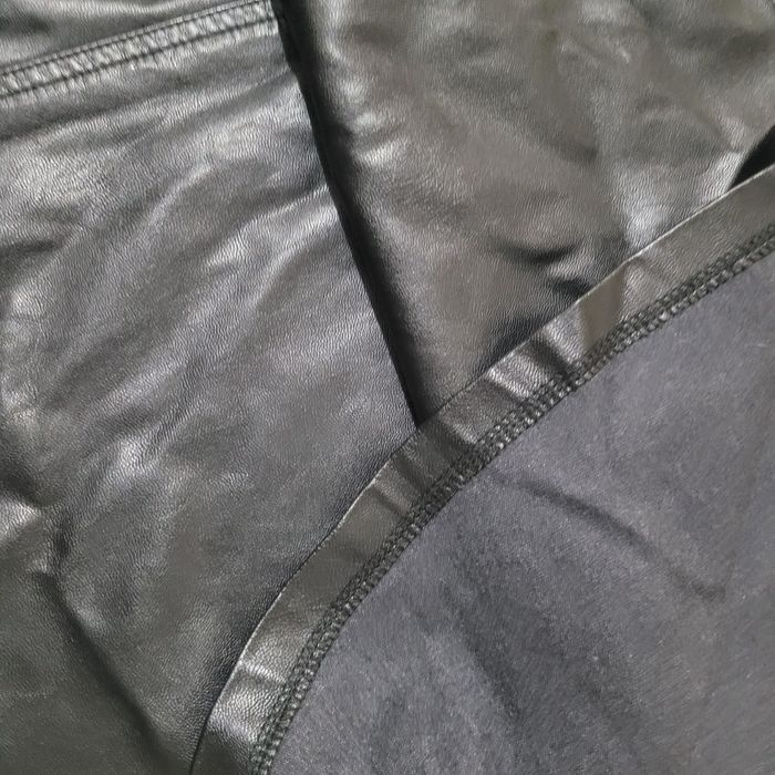 Юбка  черного цвета