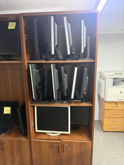 Продам мониторы разные