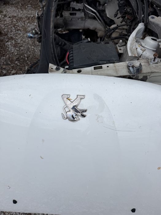 Преден капак за Peugeot 208
