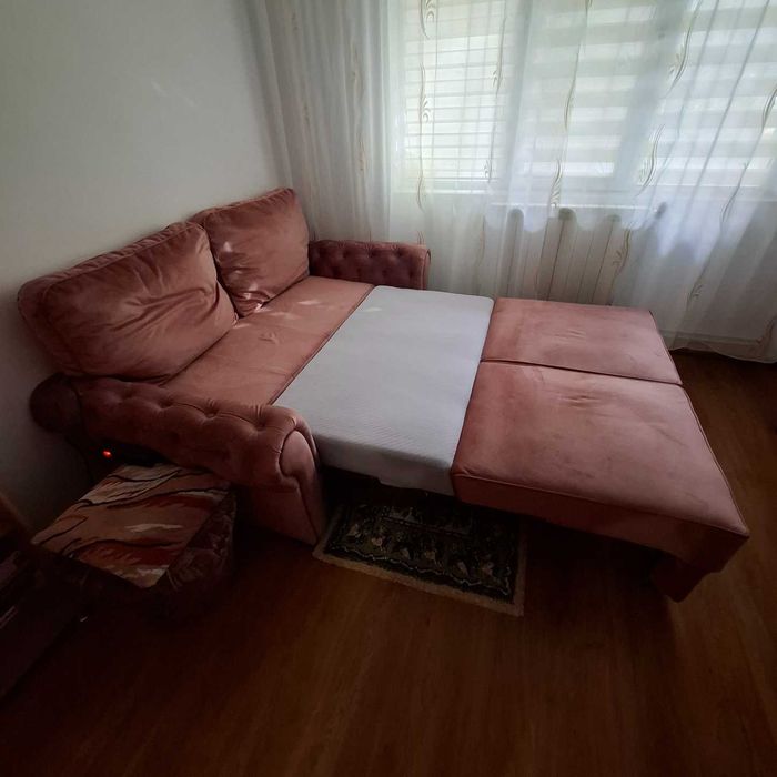 Vând canapea extensibilă din catifea