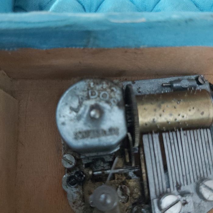 Cutie muzicală veche