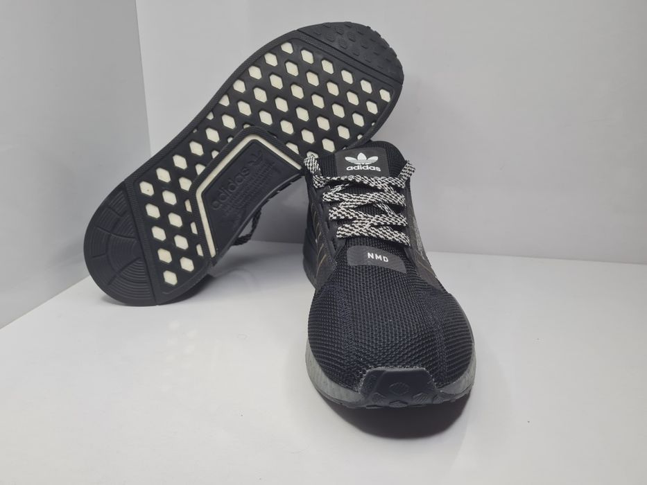 Маратонки Adidas NMD 1

Чисто нови без кутия.

Размер 46  стелка 29.5