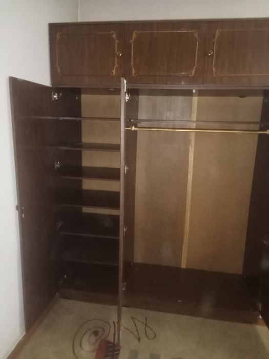 Шифоньер трёх створки с антресолей продается