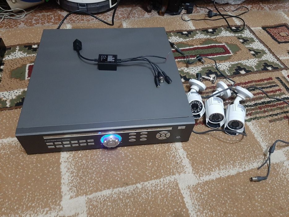 Server și 3 camere video second-hand