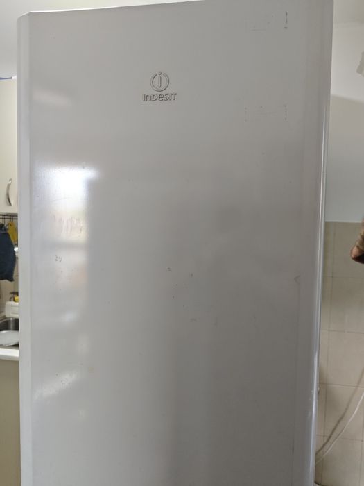 Хладилник с фризер Indesit