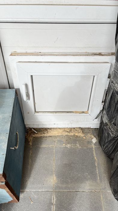 Продам пластиковое окно на чердак