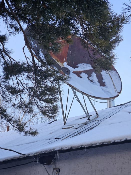 Тарелка спутниковый.