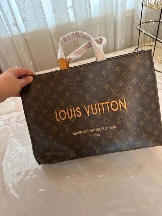 Сумка LV очень удобная