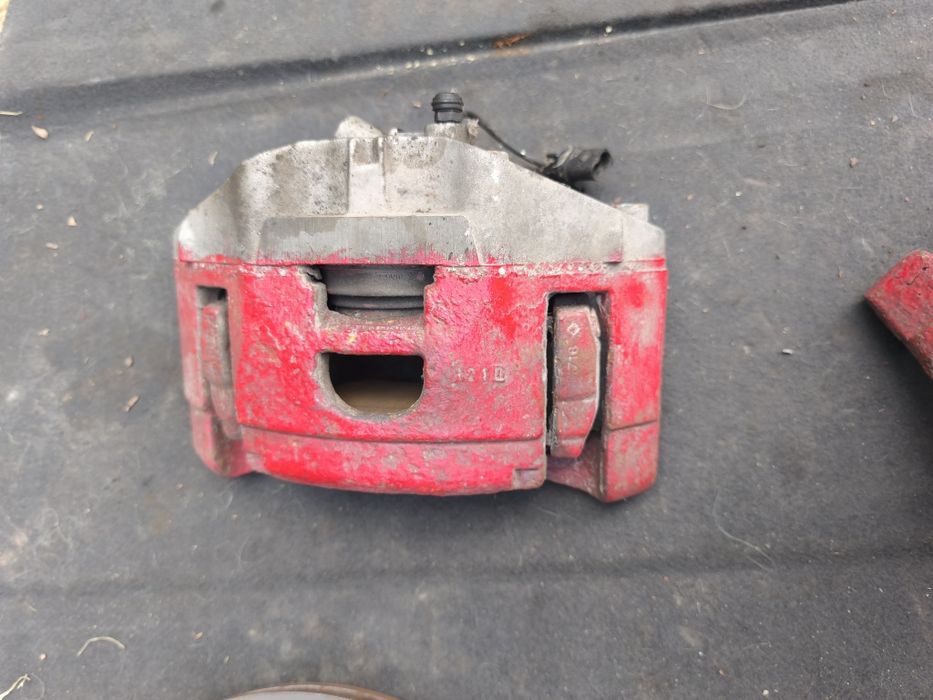 Комплект предни спирачни апарати с дискове за Ауди А4 Б6/Б7 (3.0TDI)