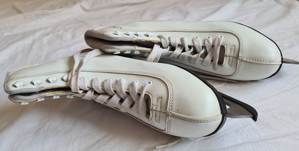 Patine noi dama albe