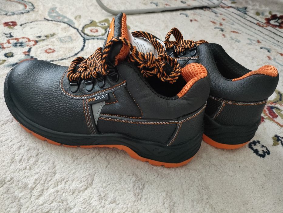 Продам рабочие обувь 38 размер