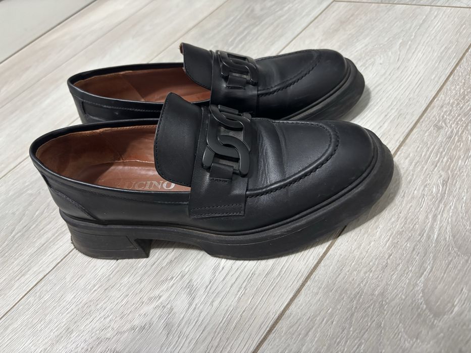 Кожаные лоферы 39 размера