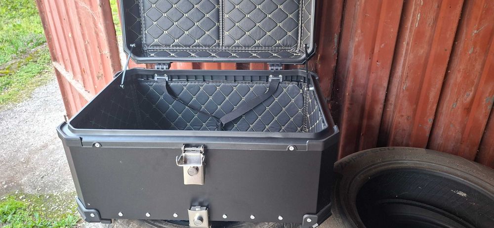 Централен куфар за мотоциклет 57л.