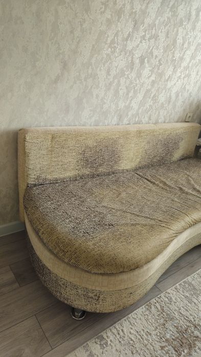 Продам диван        .