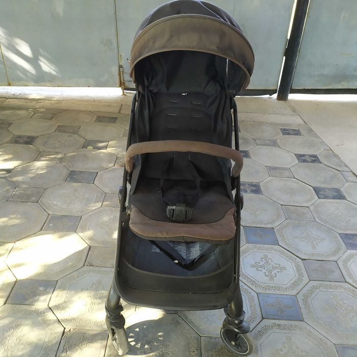 Детская прогулочная коляска продам.