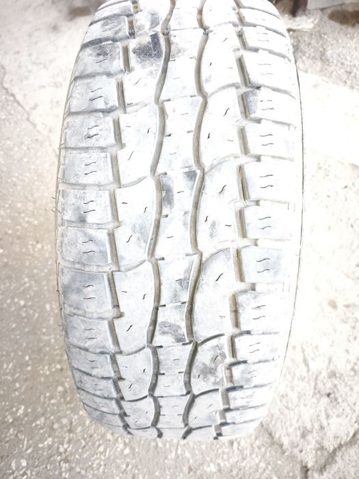 Продам б/у покрышки 4шт  размер 265.65.R17