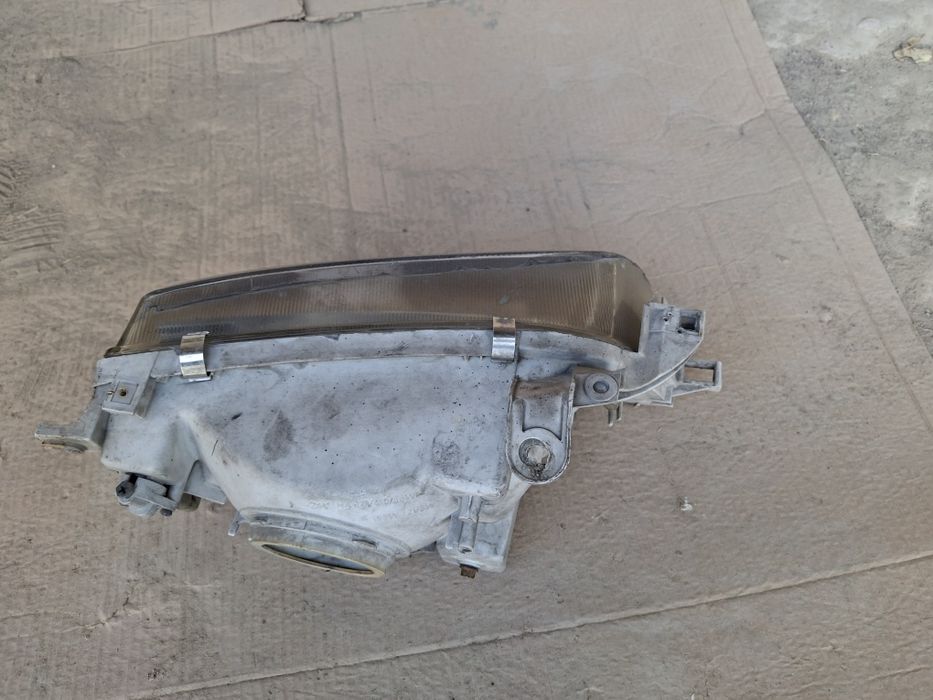 Продам фар лев карина