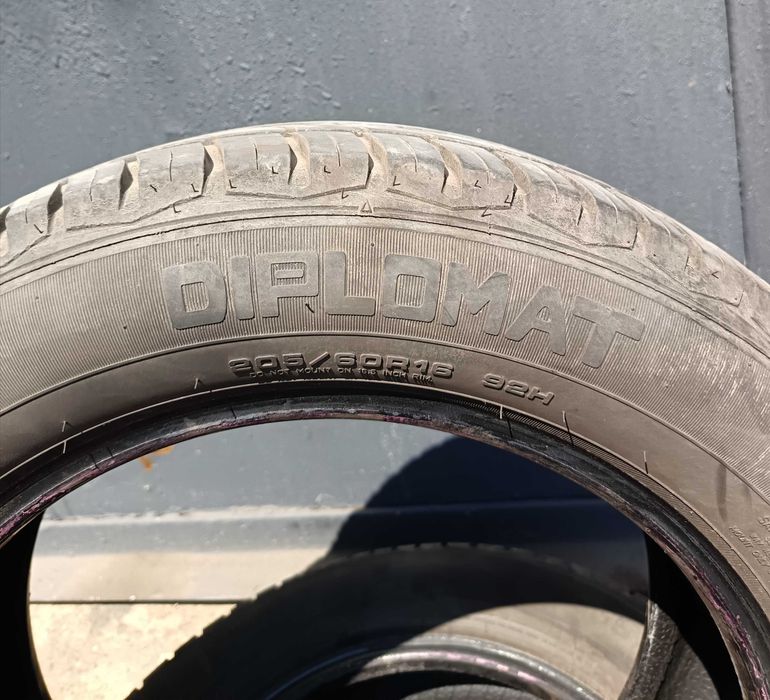 Продавам два броя летни гуми DIPLOMAT 205x60x16