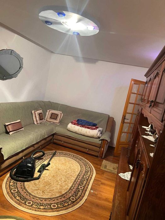 Vand apartament 2 camere cochet..renovat...curat