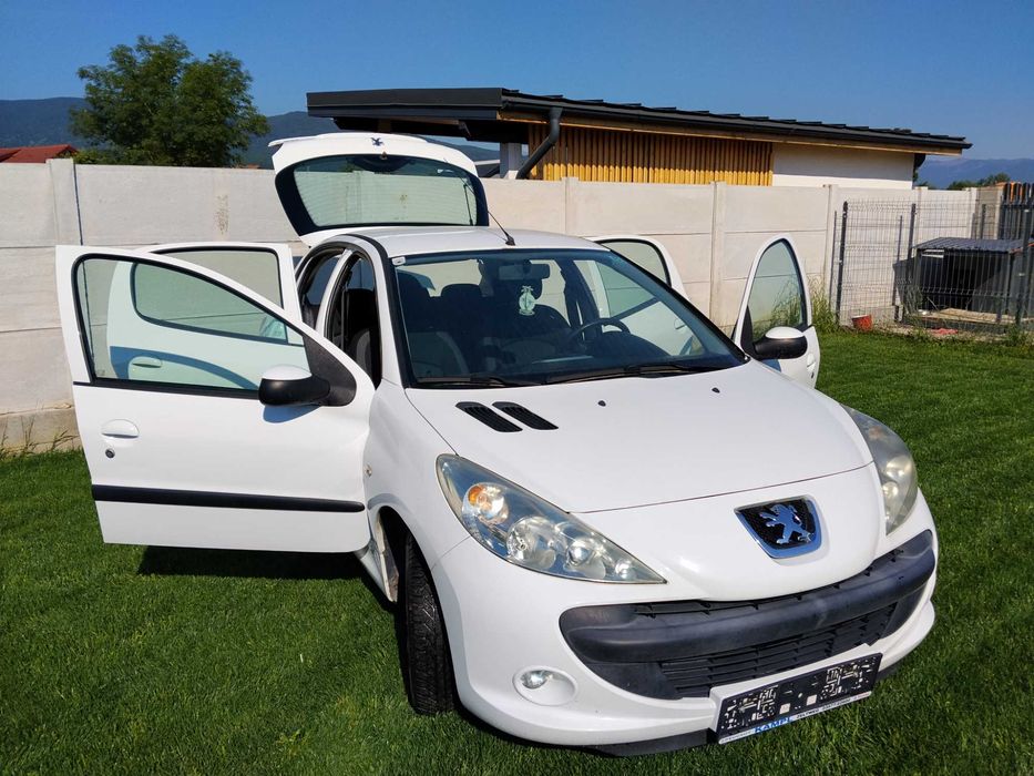 Peugeot 206+ • 2011 • 1.4 Benzină • 145.000 km