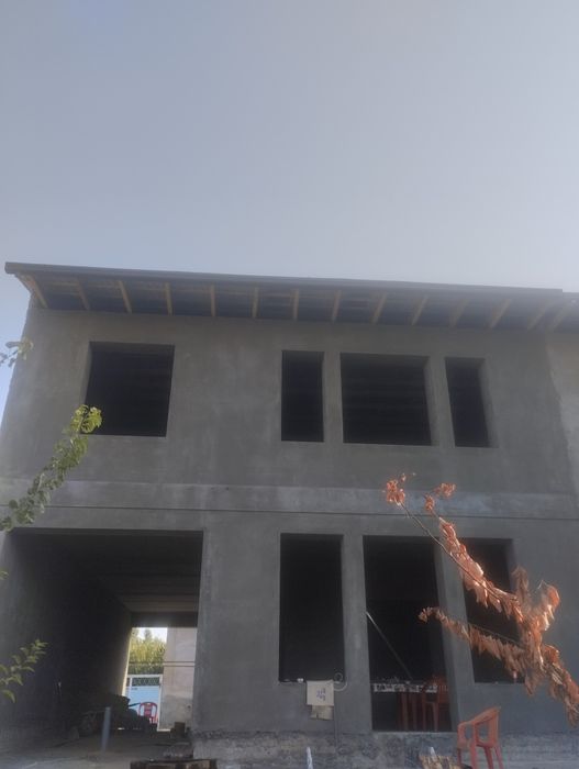 Shu holatdagi uy sotiladi