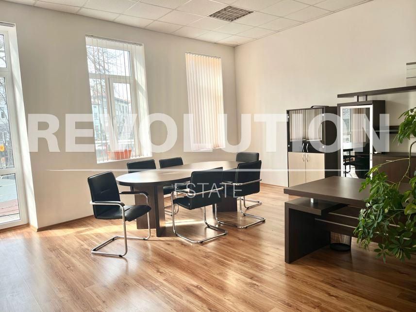 Дава се под наем Офис в Варна, Център - 130 кв.м за 1200 € - Снимка #1