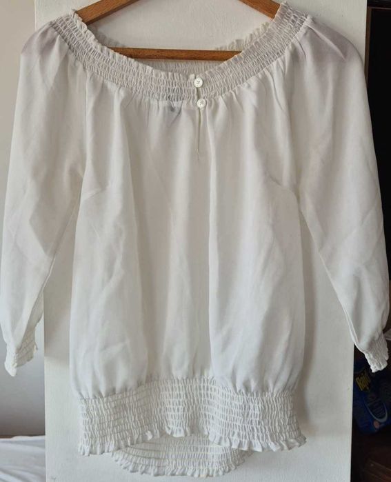 Бяла прозираща риза