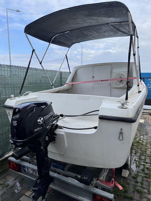 Barca cabinata, motor tohatsu 15 cp efi si peridoc
