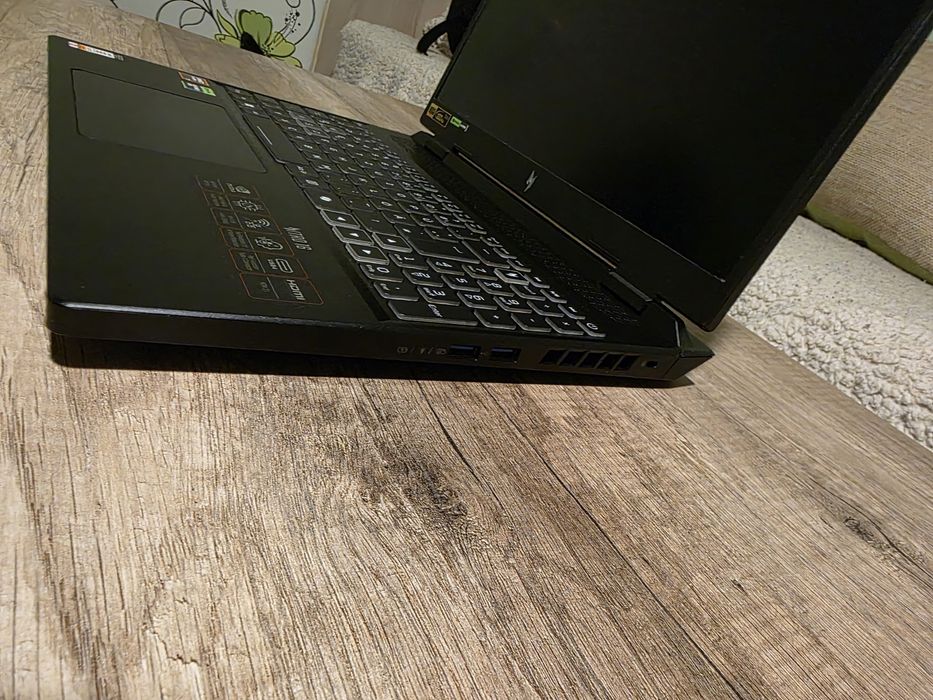 Laptop Acer Nitro 16 (RTX 4070)