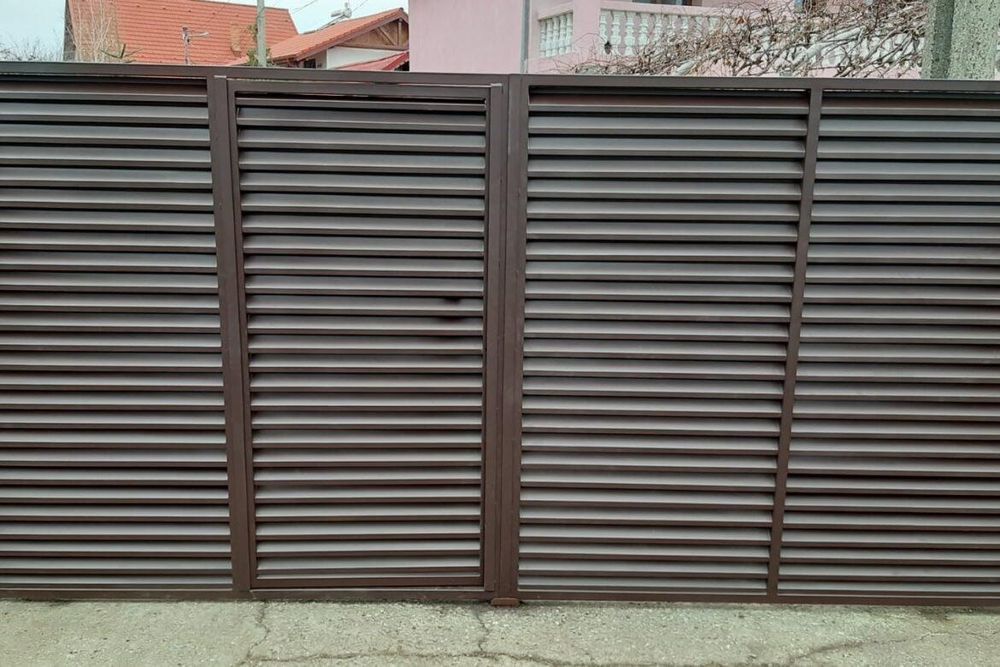 Garduri și porți stil jaluzele șipcă metalica tabla cutata
