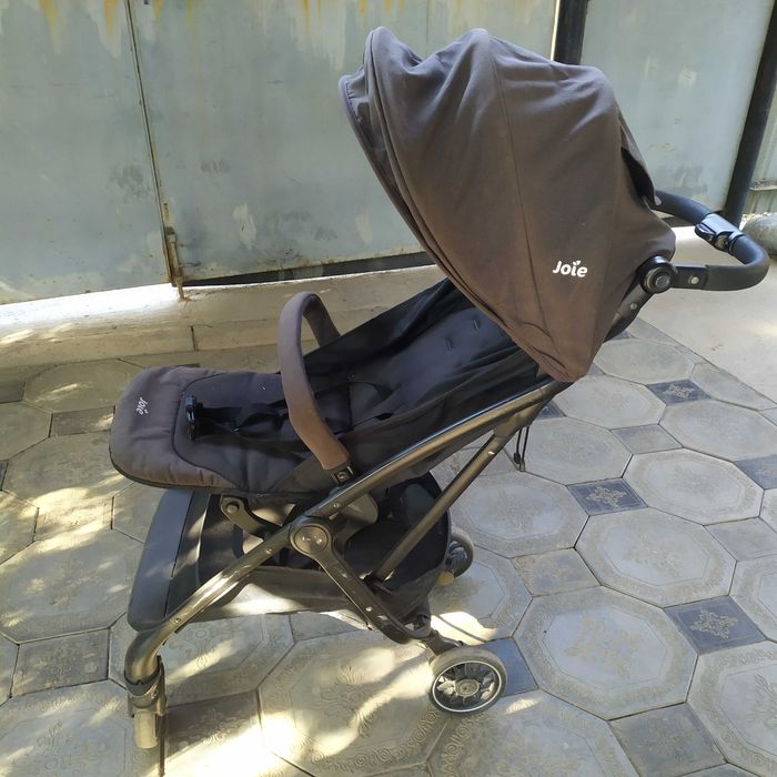 Детская прогулочная коляска продам.