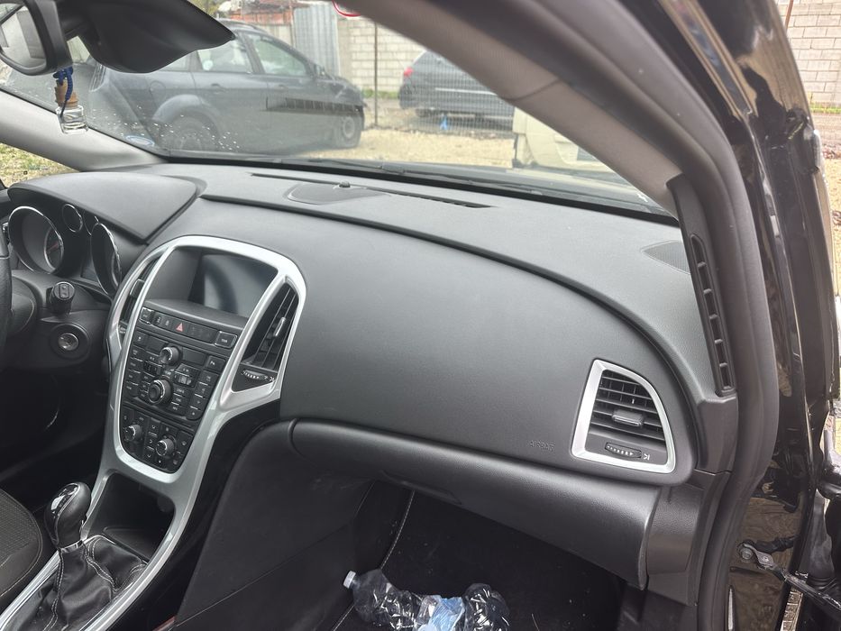 Табло със десен airbag за Опел Астра J