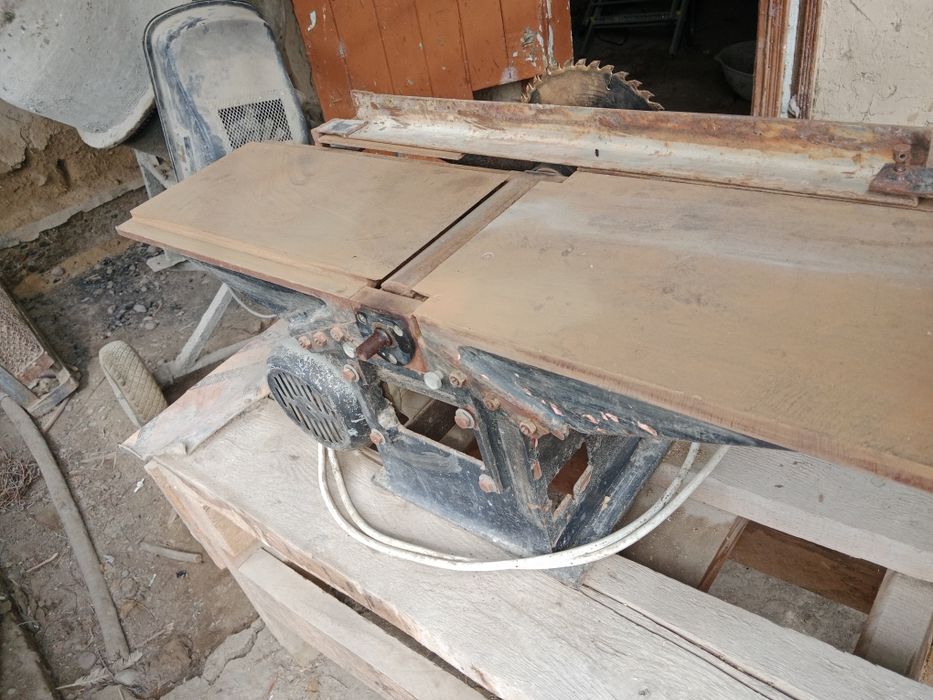 циркулярный станок по дереву