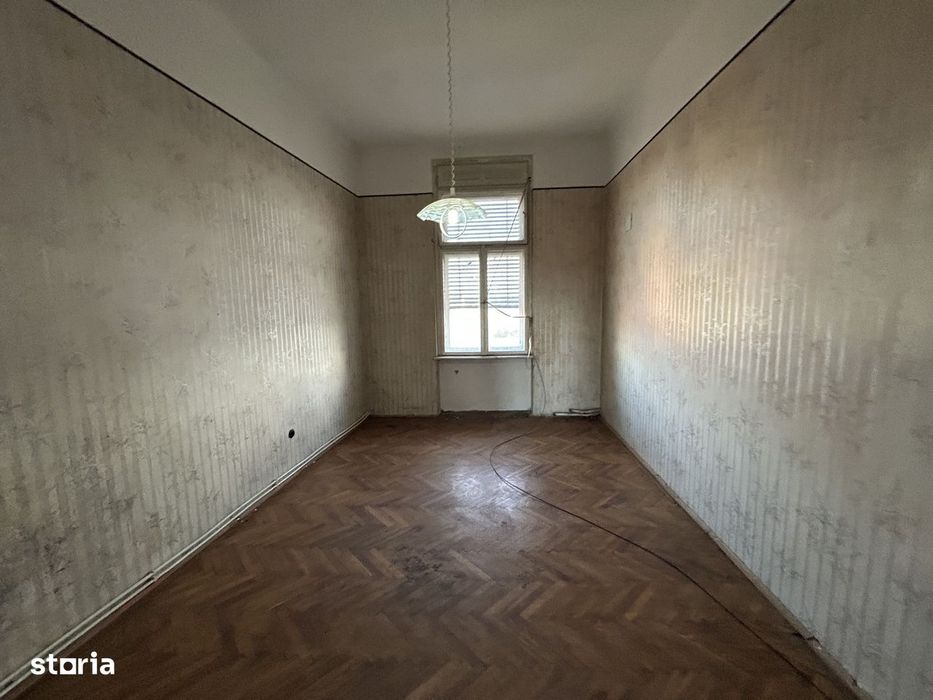 Vand apart.3 cam.st.181 mp., zona Ceaikovschi,et.2/2,acoperis nou
