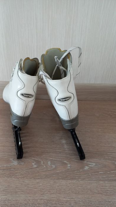 Продаются детские фигурные коньки