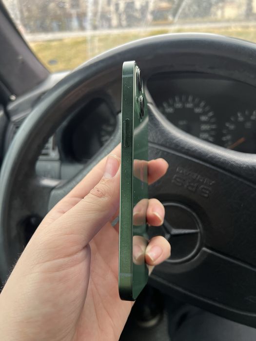 iPhone 13 в идеальном состоянии