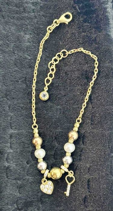 Bratara aur 14k cu perle, model charmuri incluse (cheita si inimioara)