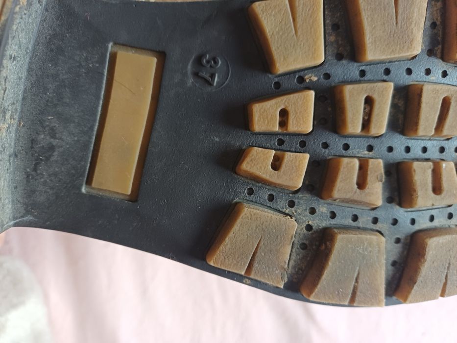 37 по поръчка, КОЖА