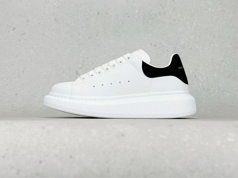 Alexander McQueen Oversized Sneaker – White/ Black Poze Reale
