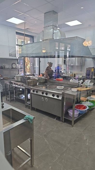Сдается коммерческое помещение под кафе с оборудованной кухней