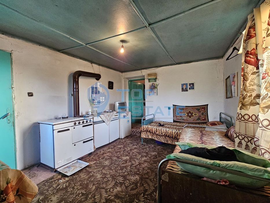 Тухлена къща с голям двор и кладенец в село Писарево