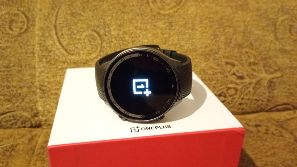 Смарт часовник OnePlus Watch 2R - плащай от китката с Google Pay (NFC)