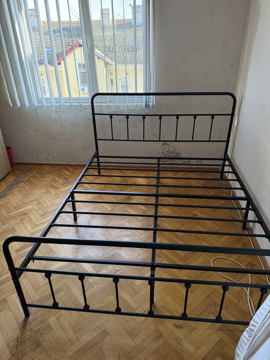 Pat matrimonial, metalic.