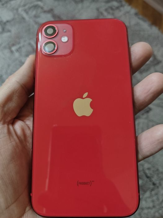 Carcasa iPhone 11 originală impecabilă.